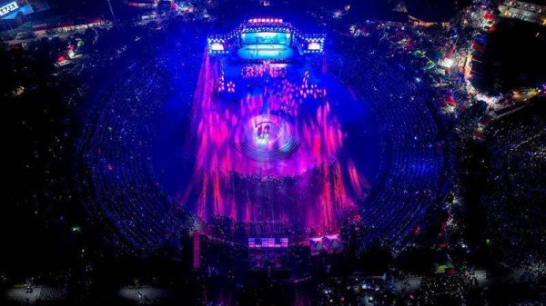 炒股配资专业网 贵州水城：上万游客共赴狂欢之约 火把季燃动盛夏
